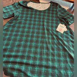 Medium LuLaRoe Perfect Tee top. Never worn.  New with tags.